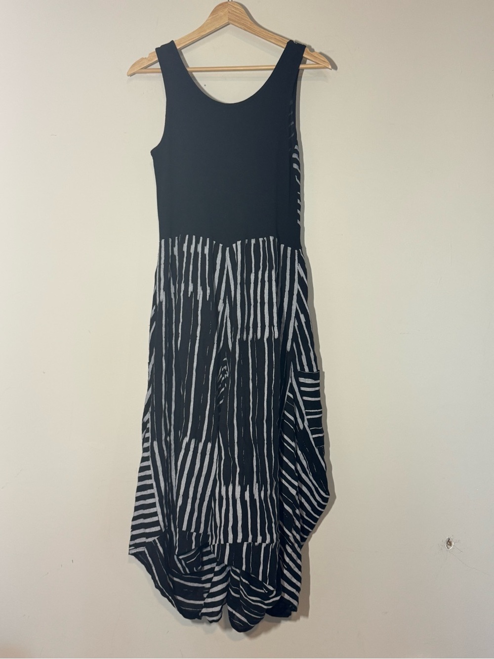 Striped V-Neck Black & White Midi Dress with Waistband - Picture 5 of 8